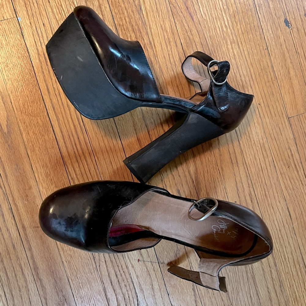 Burgundy gloss leather heels.